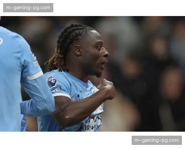 英超联赛争冠格局受判罚影响 曼城利物浦均表达不满情绪