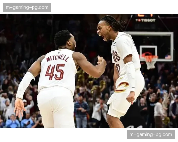 米切尔加兰后场驱动骑士 双塔构筑防守体系